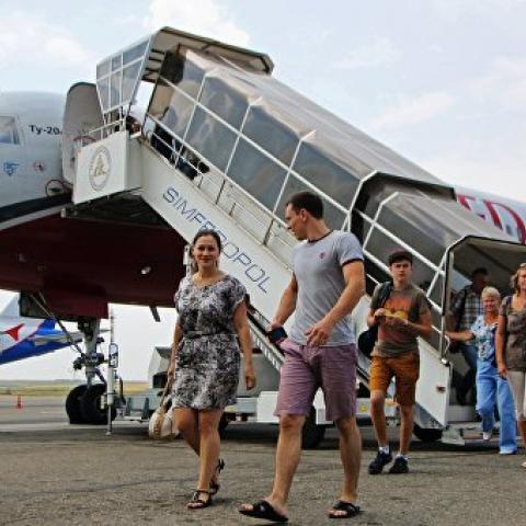 В мае из аэропорта Симферополя на курорты Крыма пустят ночной автоэкспресс  
