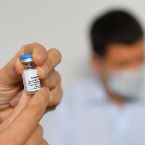 В Крыму готовятся к массовой вакцинации врачей "скорой" от COVID-19  