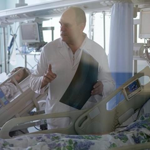 После стрельбы в керченском политехе в больницах остаются 12 человек 